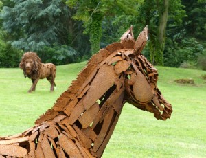 Le Poulain (détail) et Le Lion - sculptures de Christian Hirlay - crédit photo Yseult Carré             